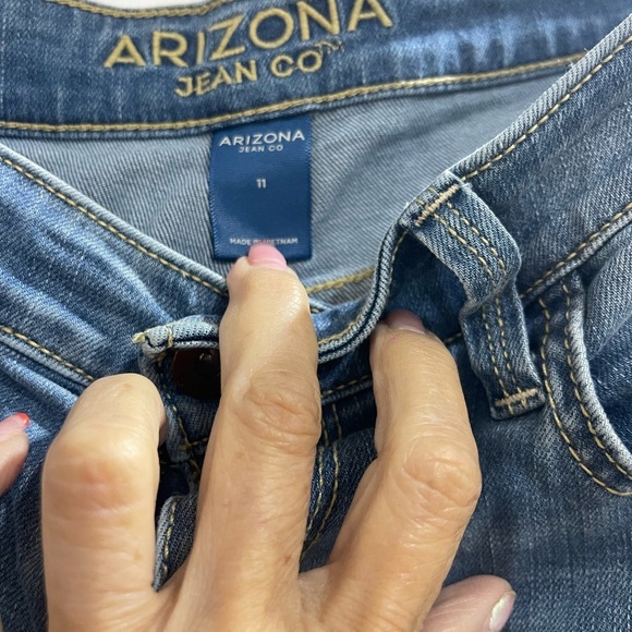 Nice short size 11 Junior girls great condition - Picture 2 of 4